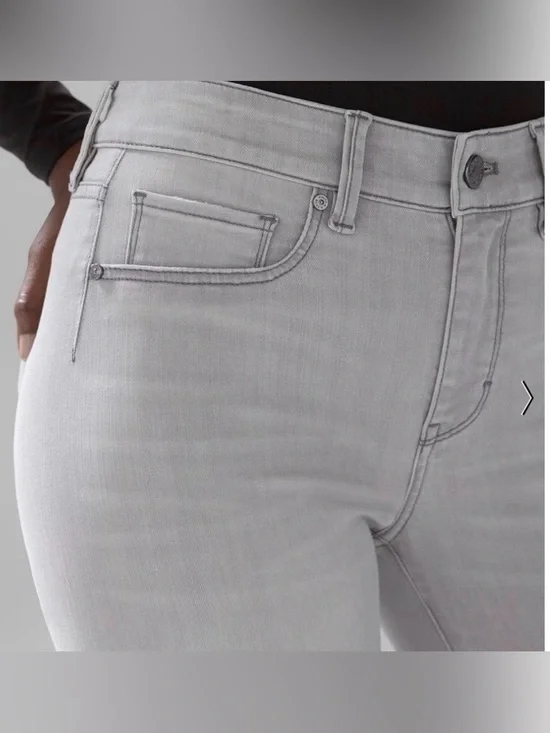 WHBM HIGH-RISE DENİM LEGGING
JEANIE DENIM IN GRAY CHARCOAL WASH - Picture 3 of 16